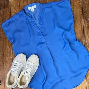 Women’s Magaschoni lightweight sleeveless loose fit split neck blue top size sm